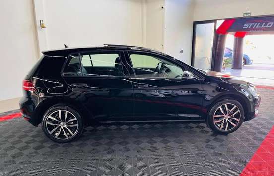 VOLKSWAGEN-GOLF-2014