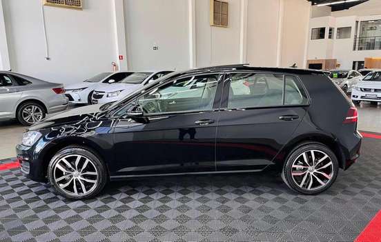 VOLKSWAGEN-GOLF-2014