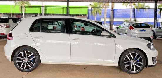VOLKSWAGEN-GOLF-2014