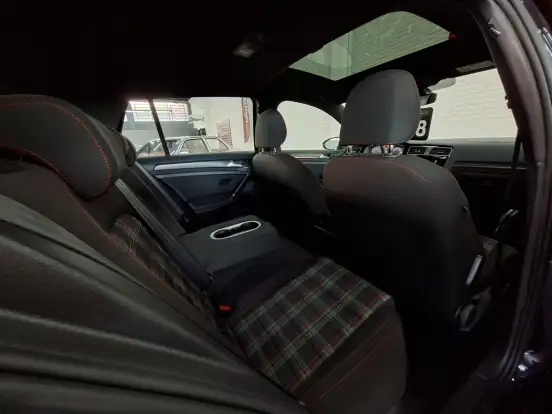 VOLKSWAGEN-GOLF-2018