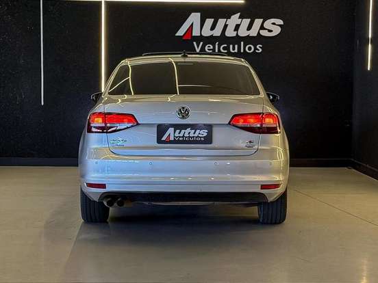 VOLKSWAGEN-JETTA-1.4 16V TSI COMFORTLINE GASOLINA 4P TIPTRONIC VOLKSWAGEN-JETTA-2015