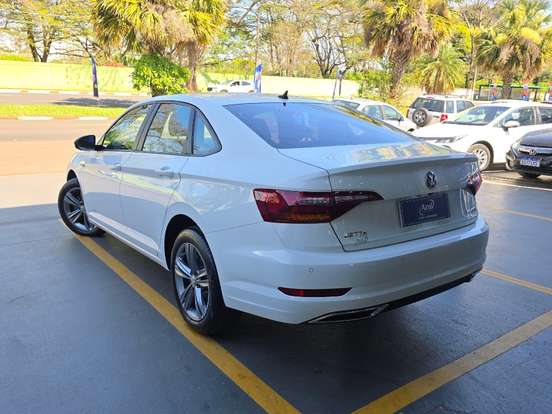 VOLKSWAGEN-JETTA-2018