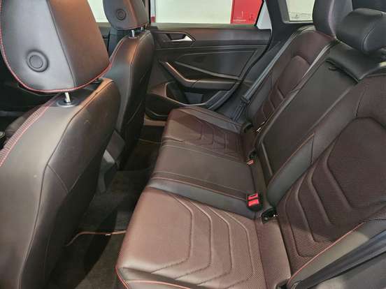 VOLKSWAGEN-JETTA-2024