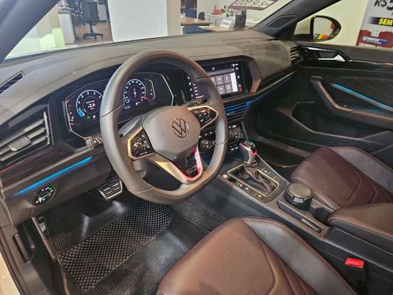 VOLKSWAGEN-JETTA-2024