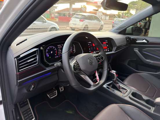 VOLKSWAGEN-JETTA-2024