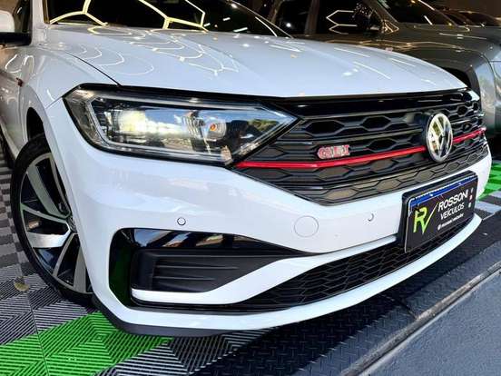 VOLKSWAGEN-JETTA-2019