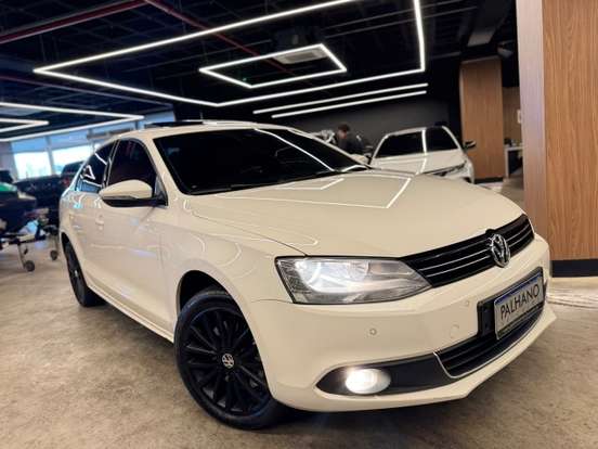 VOLKSWAGEN-JETTA-2012