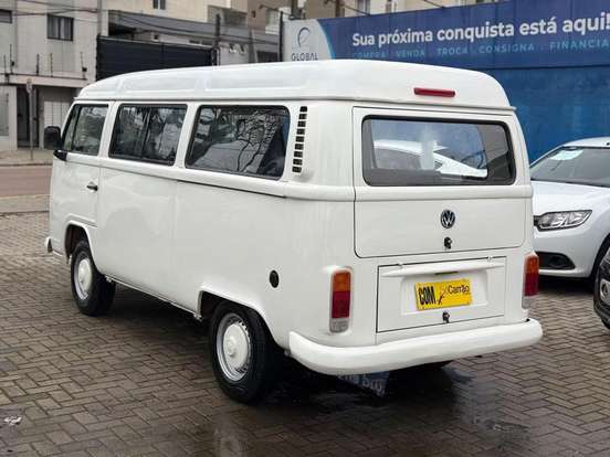 VOLKSWAGEN-KOMBI-2011