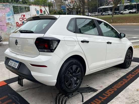 VOLKSWAGEN-POLO-2024