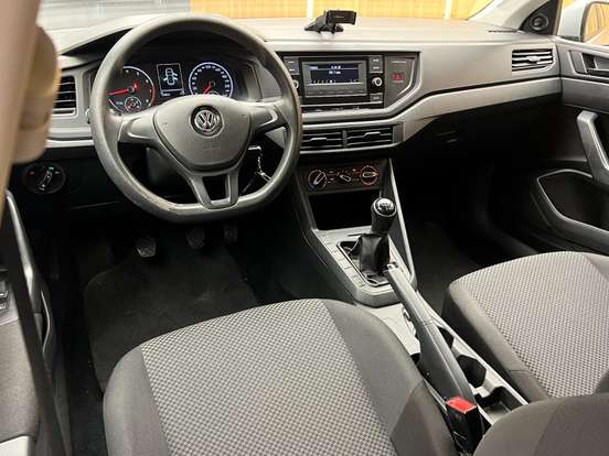 VOLKSWAGEN-POLO-2019
