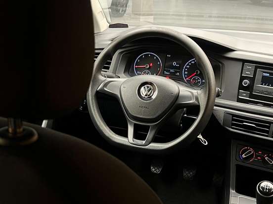 VOLKSWAGEN-POLO-2019
