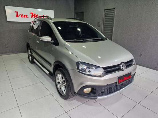VOLKSWAGEN-SPACE CROSS-2012