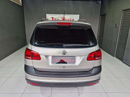VOLKSWAGEN-SPACE CROSS-2012