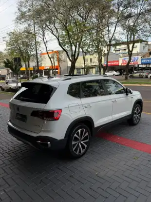VOLKSWAGEN-TAOS-2023