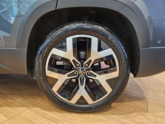VOLKSWAGEN-TAOS-2024