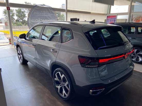 VOLKSWAGEN-TAOS-2026