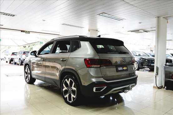 VOLKSWAGEN-TAOS-2025