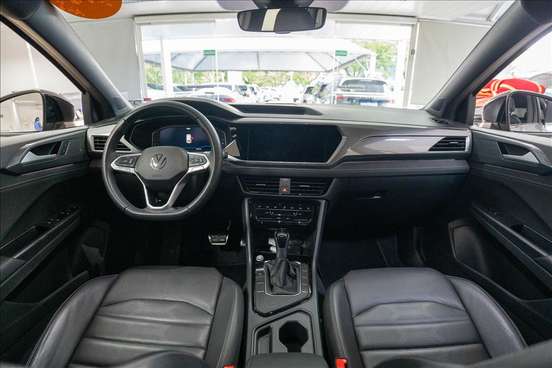VOLKSWAGEN-TAOS-2025