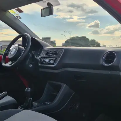 VOLKSWAGEN-UP-2015