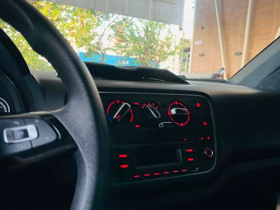 VOLKSWAGEN-UP-1.0 MPI MOVE UP 12V FLEX 4P AUTOMATIZADO VOLKSWAGEN-UP-2015