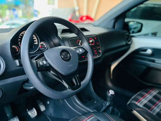 VOLKSWAGEN-UP-1.0 MPI MOVE UP 12V FLEX 4P AUTOMATIZADO VOLKSWAGEN-UP-2015