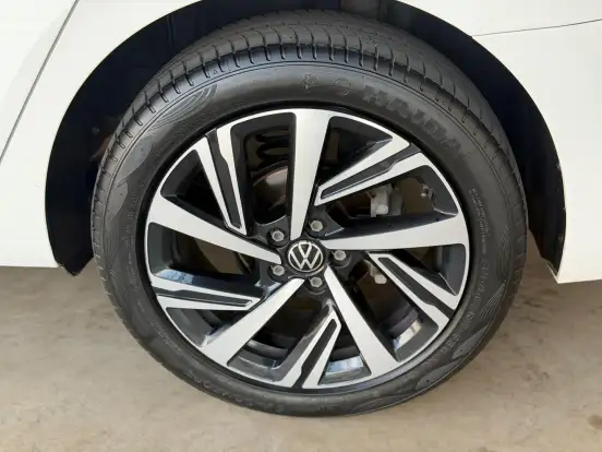 VOLKSWAGEN-VIRTUS-1.0 200 TSI HIGHLINE AUTOMÁTICO VOLKSWAGEN-VIRTUS-2024