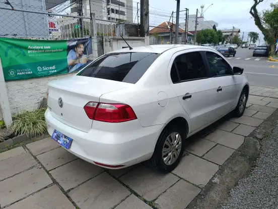 VOLKSWAGEN-VOYAGE-2016