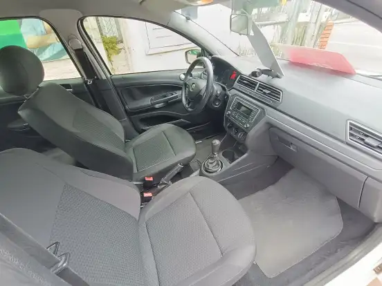 VOLKSWAGEN-VOYAGE-2016