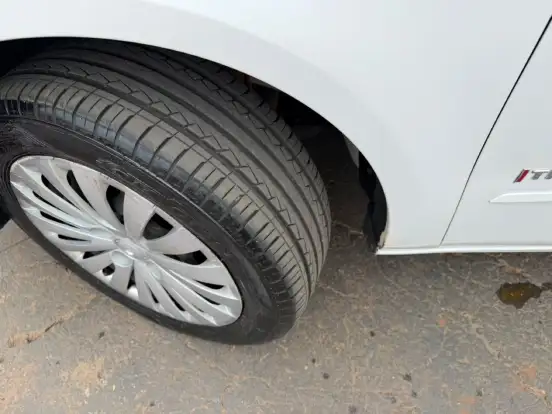 VOLKSWAGEN-VOYAGE-2013