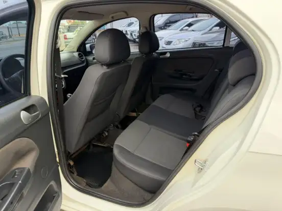 VOLKSWAGEN-VOYAGE-1.0 MI 8V FLEX 4P MANUAL VOLKSWAGEN-VOYAGE-2013
