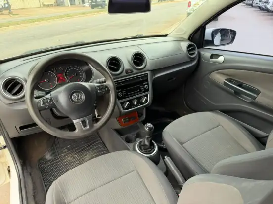 VOLKSWAGEN-VOYAGE-1.0 MI 8V FLEX 4P MANUAL VOLKSWAGEN-VOYAGE-2013