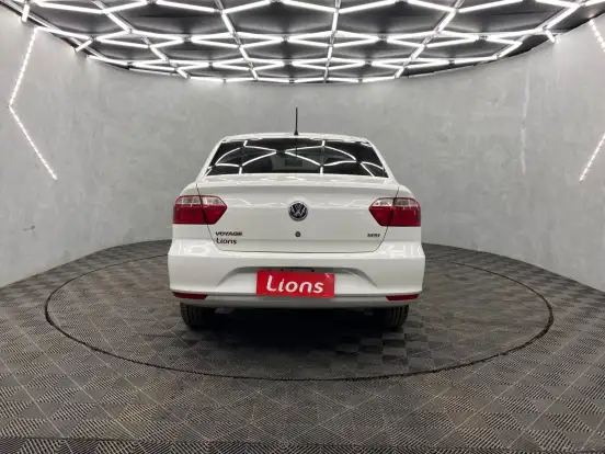VOLKSWAGEN-VOYAGE-2018