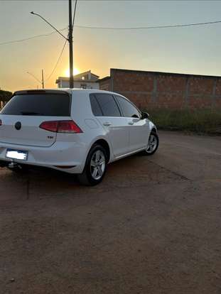 VOLKSWAGEN-GOLF-2014