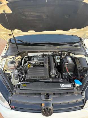 VOLKSWAGEN-GOLF-2014