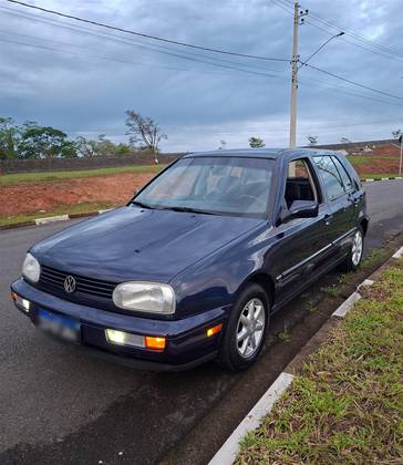 Volkswagen Golf 1.8 MI GL 8V Gasolina 4P Manual
