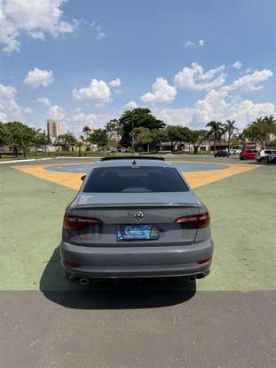 VOLKSWAGEN-JETTA-2021