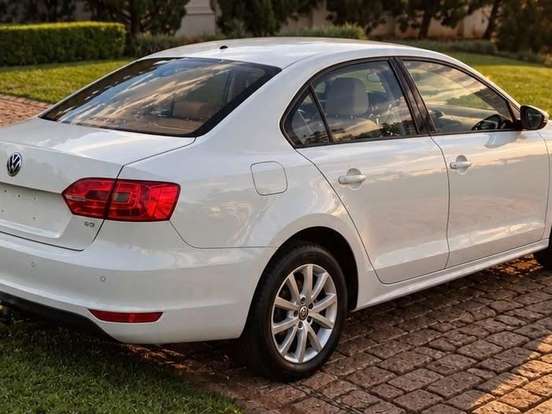 VOLKSWAGEN-JETTA-2.0 COMFORTLINE FLEX 4P TIPTRONIC VOLKSWAGEN-JETTA-2012