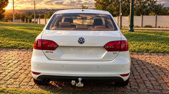 VOLKSWAGEN-JETTA-2012