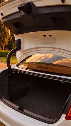 VOLKSWAGEN-JETTA-2012