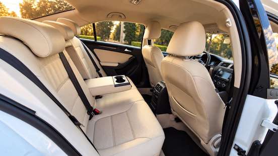 VOLKSWAGEN-JETTA-2012