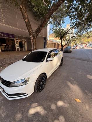 VOLKSWAGEN JETTA 2.0 TRENDLINE FLEX 4P TIPTRONIC