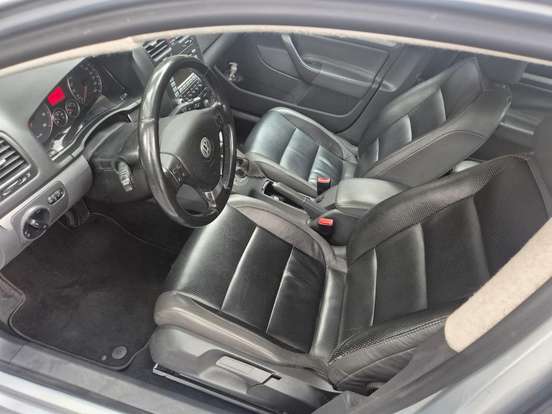 VOLKSWAGEN-JETTA-2.5 I 20V 170CV GASOLINA 4P TIPTRONIC VOLKSWAGEN-JETTA-2007