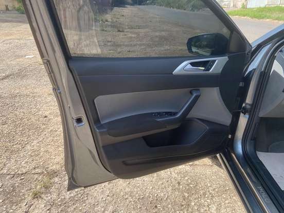 VOLKSWAGEN-POLO-1.0 200 TSI HIGHLINE AUTOMÁTICO VOLKSWAGEN-POLO-2018
