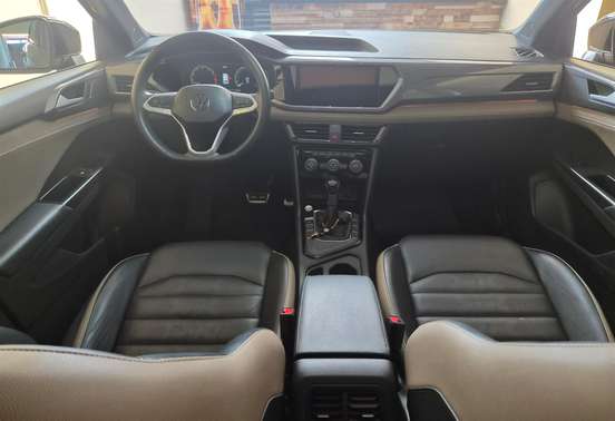 VOLKSWAGEN-TAOS-2022