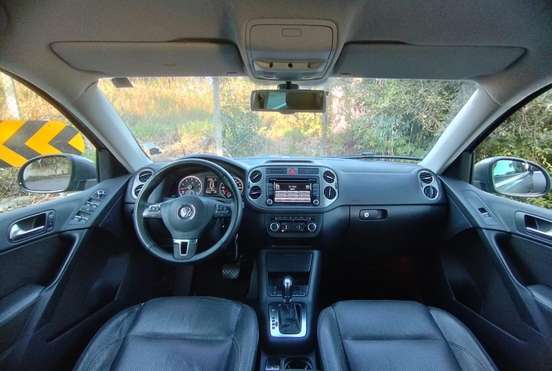 VOLKSWAGEN-TIGUAN-2010
