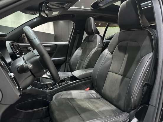 VOLVO-XC40-2021