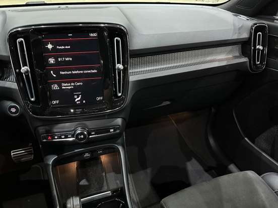 VOLVO-XC40-1.5 T5 RECHARGE R-DESIGN GEARTRONIC VOLVO-XC40-2021