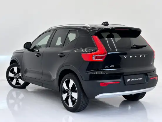 VOLVO-XC40-2020