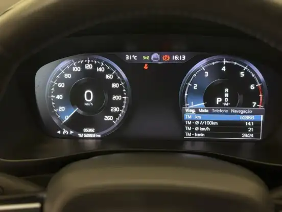 VOLVO-XC40-2020