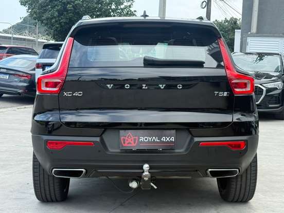 VOLVO-XC40-2019